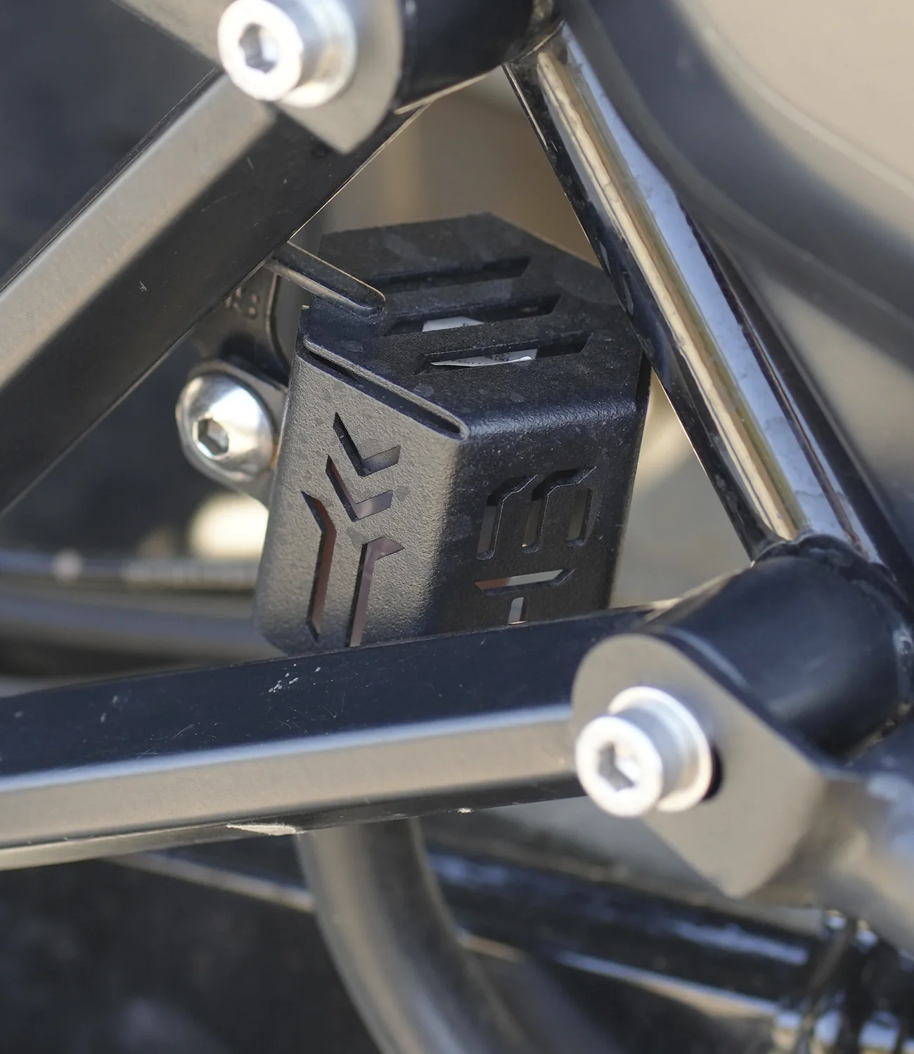 MOTO TORQUE HARLEY 440X - RESERVOIR OIL GUARD (BLACK) - Image 2