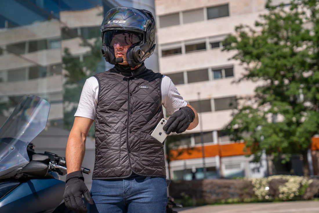 LS2 Liberty Man Jacket Black – All-weather touring motorcycle jacket with CE Level 2 protection