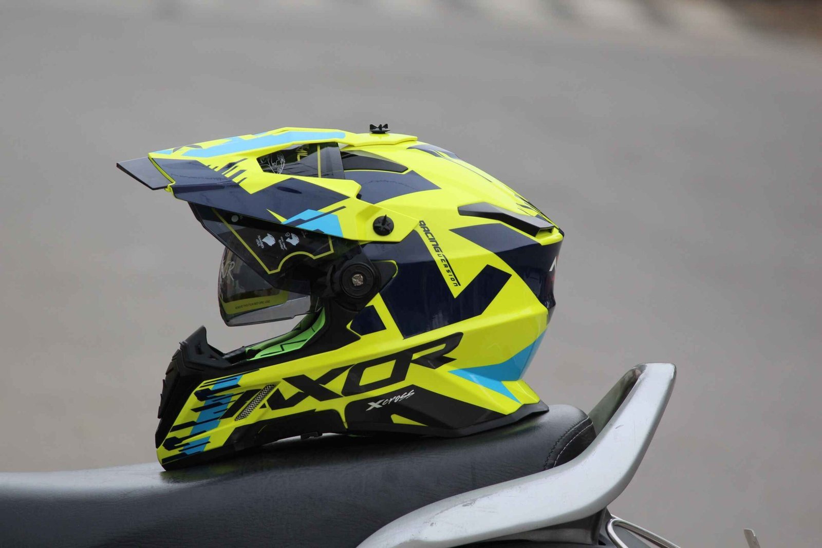 AXOR X-CROSS X1 DUAL-VISOR NEON YELLOW BLUE HELMET FOR MAN AND WOMAN - Image 4