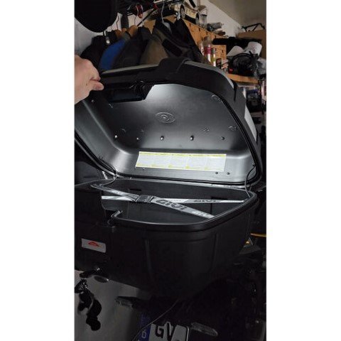 GIVI E198 Internal Courtesy Light for Top Box - Image 2