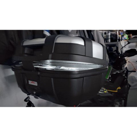 GIVI E198 Internal Courtesy Light for Top Box - Image 3