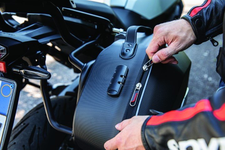 Givi-WL900 Weightless Pair of Semi-Rigid Side Bags, 25 Ltr - Image 4