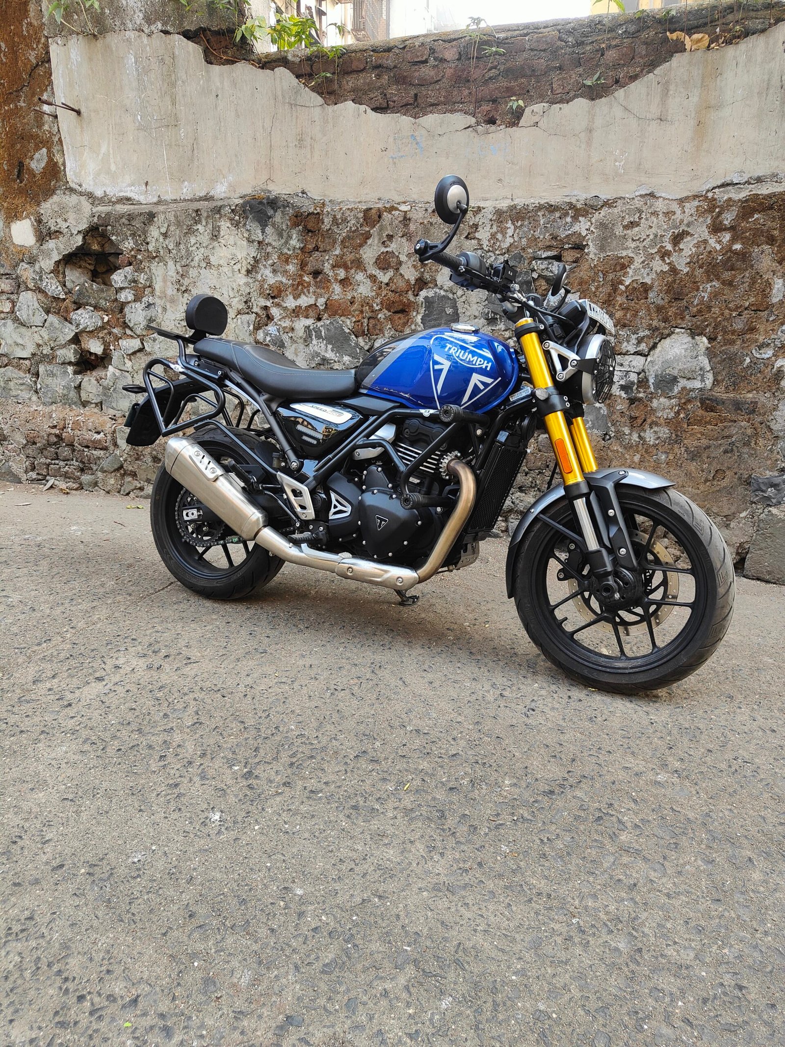 BS Auto Crash Guard for Triumph Speed 400 black stainless steel with dual safety sliders installed